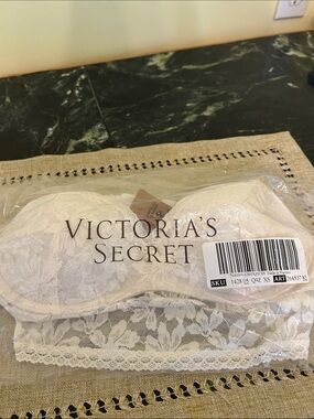 Victoria's Secret Cream Lace Strapless Bandeau